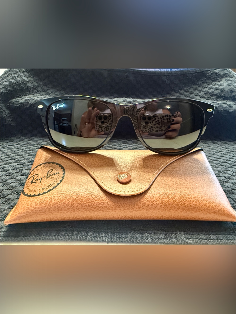 Ray-Ban | New Wayfarer RB2132 901/58 Black Polarized Sunglasses 55mm Case